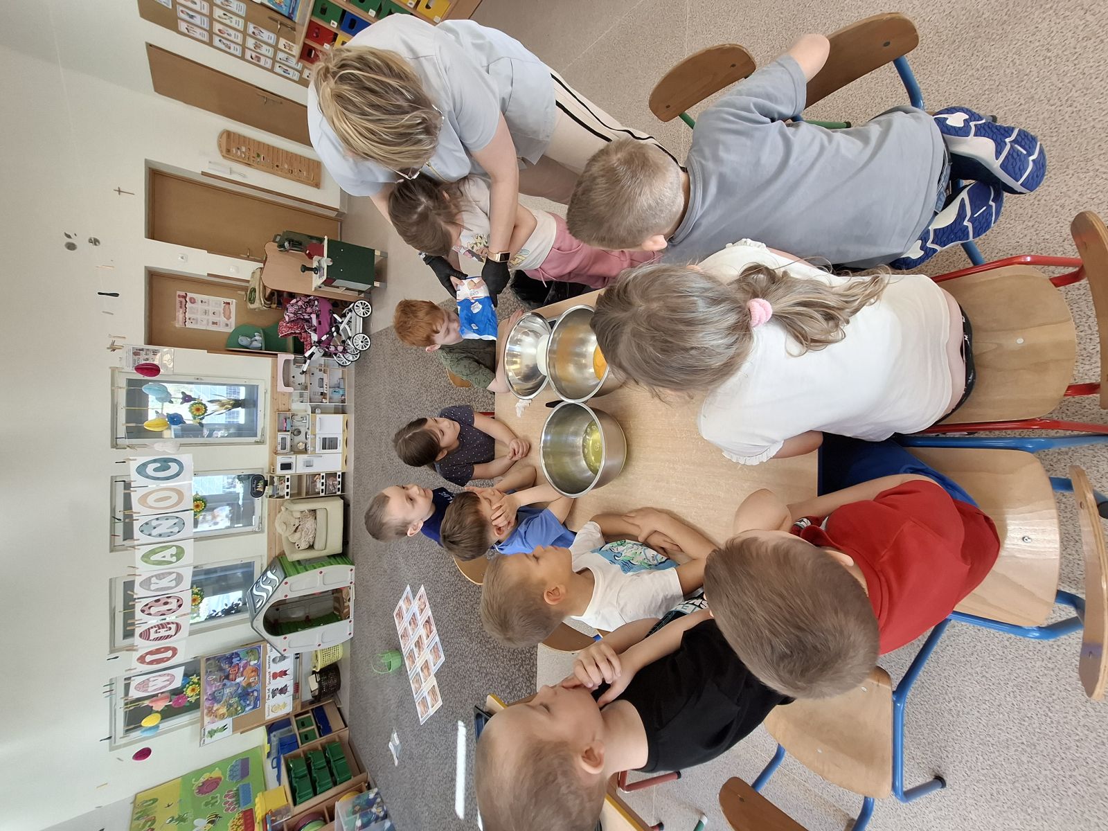 Zdjęcie: Pieczenie babeczek wielkanocnych w Tygryskach